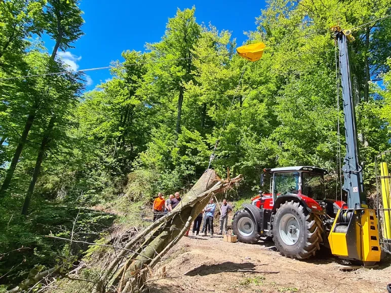 Sistem gozdarske žičnice za trajnostno spravilo lesa